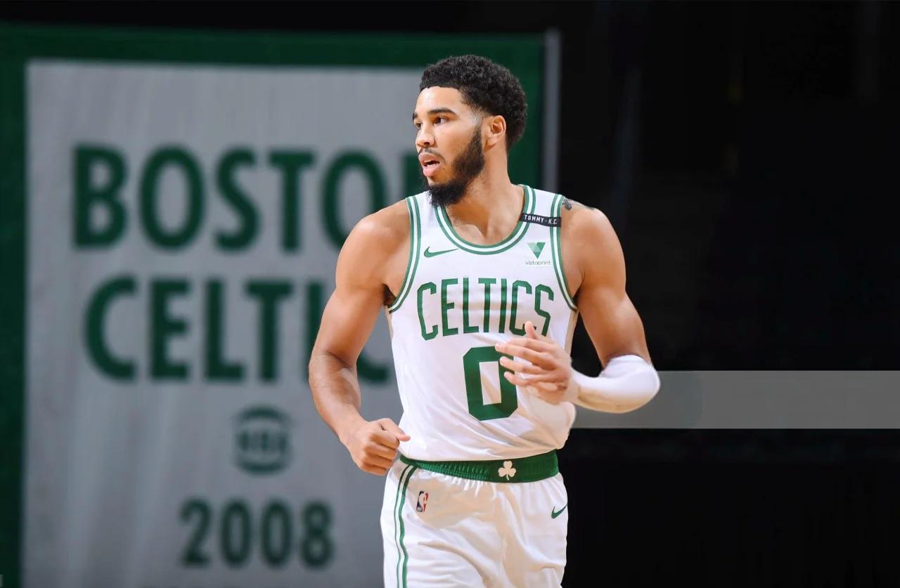 爱游戏下载-关于夺冠引发热议！，塔图姆在塞尔维亚队比赛中重返赛场热度持续攀升的信息