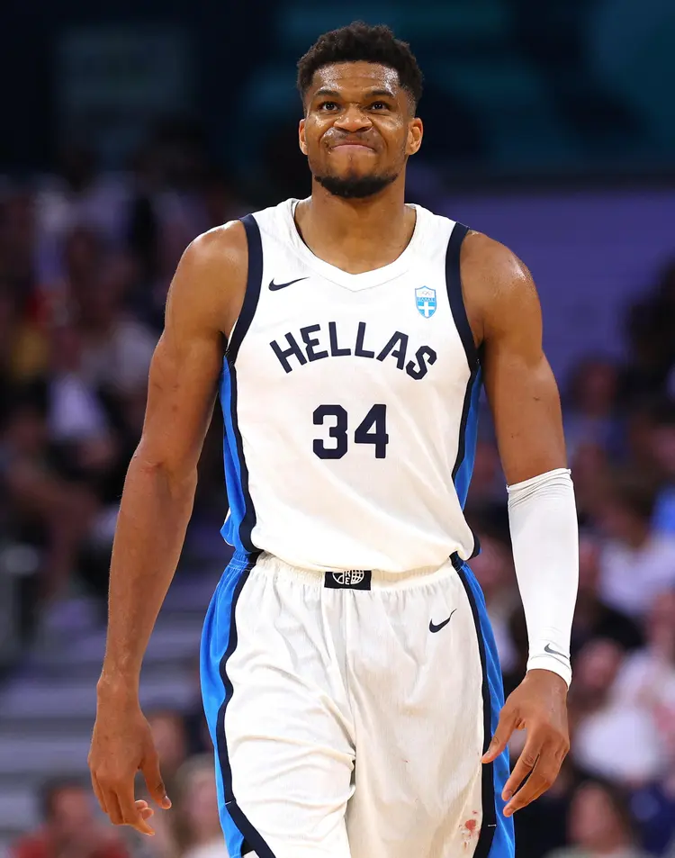 爱游戏官网-字母哥新星出色防守表现突出，塞尔维亚队前途光明！比赛高潮迭起的简单介绍